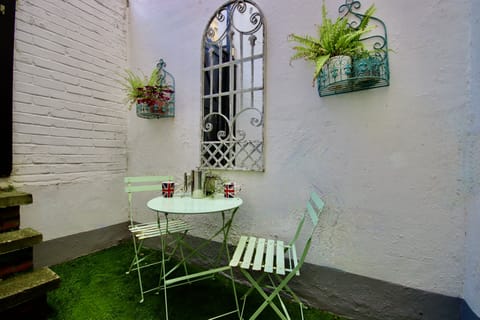 Al fresco dining or chilled breakfasts enjoy your private garden!
