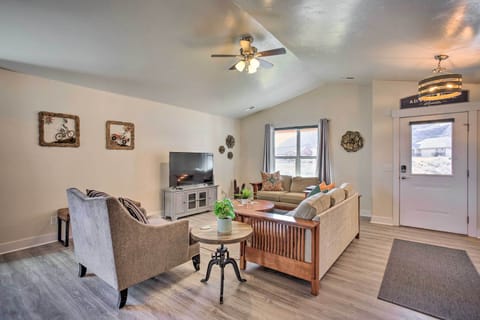 Living Room | Sleeper Sofa | Free WiFi | Central A/C & Heating