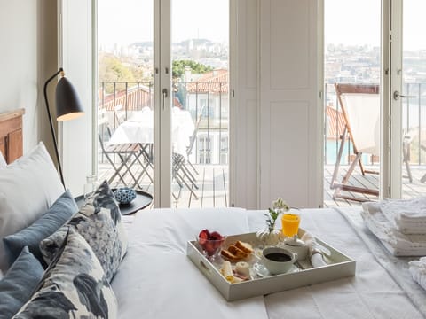 Panoramic Suite | Hypo-allergenic bedding, individually decorated, individually furnished