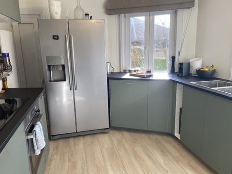 City House, Ensuite, City View (Instant-Knokke) | Shared kitchen