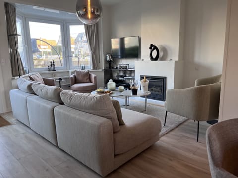 City House, Ensuite, City View (Instant-Knokke) | Lounge