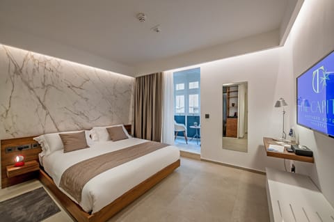 Deluxe Room with Balcony - Street View | Premium bedding, pillowtop beds, in-room safe, individually furnished