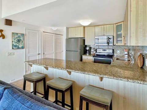 Love having the bar...perfect for kids snack time!