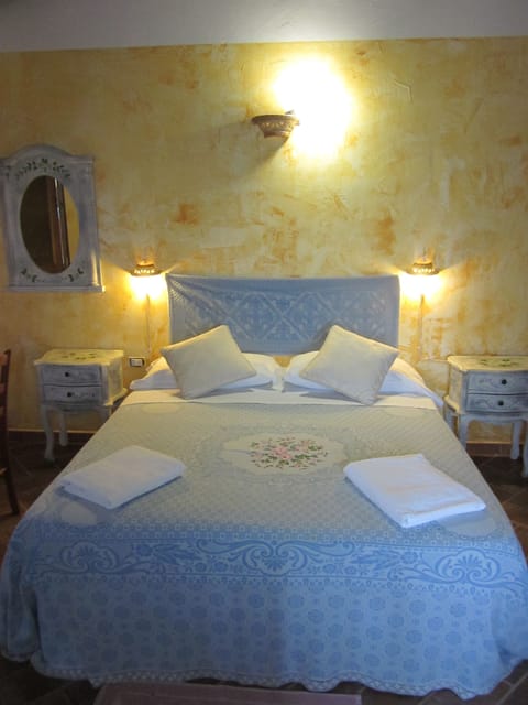 Premium bedding, individually decorated, individually furnished, desk