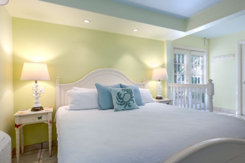 Sugar Apple Room | Soundproofing, iron/ironing board, free WiFi, bed sheets