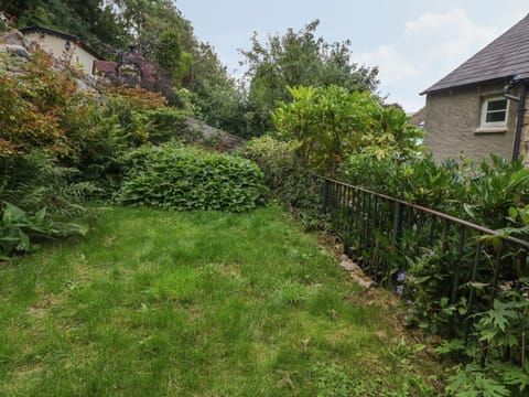 Cottage | Property grounds