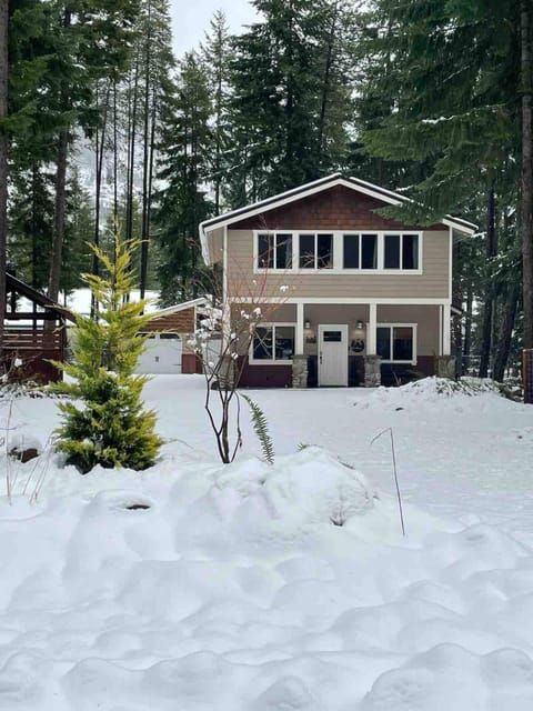 There can be heavy snowfall at the cabin. Roads & driveway are plowed.