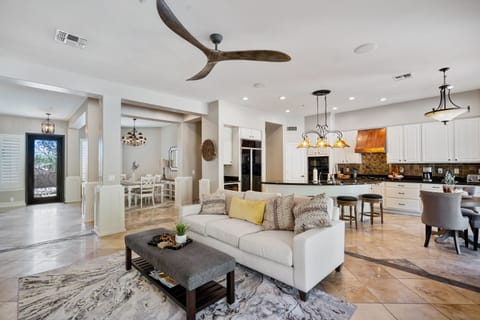 Spacious daily living that flows to outdoor area.