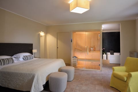 Wellness Suite Executive Panoramic, Annex Building | Premium bedding, minibar, in-room safe, desk