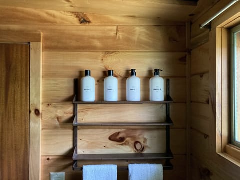 Bathroom amenities