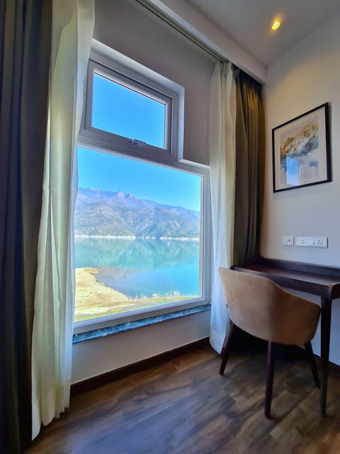 Basic Studio | In-room safe, blackout drapes, soundproofing, iron/ironing board