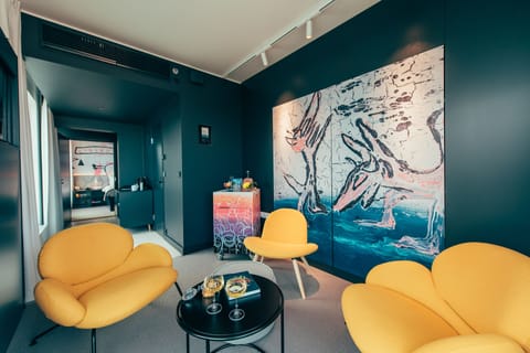 Exclusive Studio, Corner | Down comforters, blackout drapes, free WiFi, bed sheets