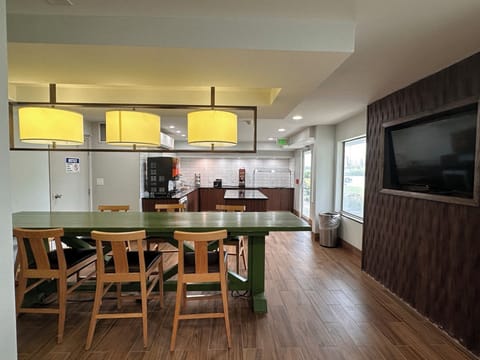 Free daily continental breakfast