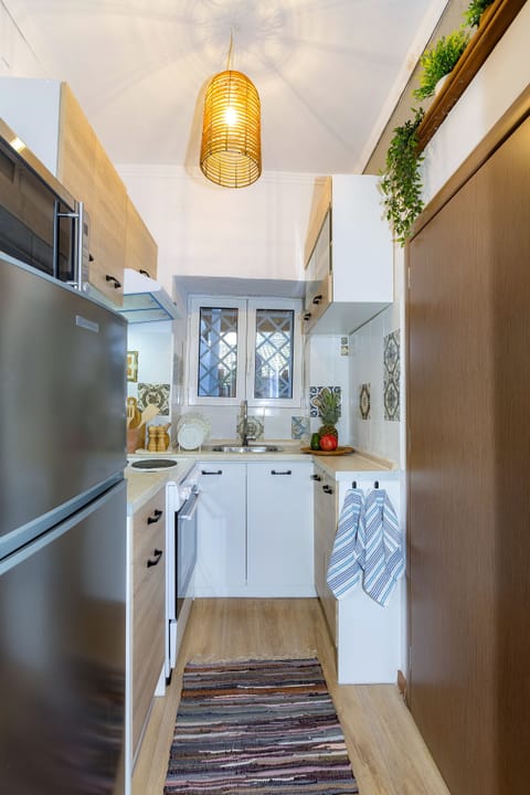 Apartment | Private kitchen | Fridge, oven, stovetop, coffee/tea maker