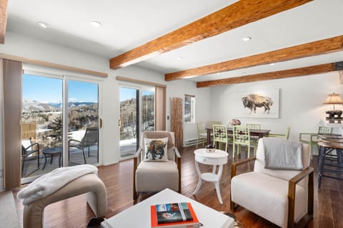 Main living area with MOUNTAIN VIEWS