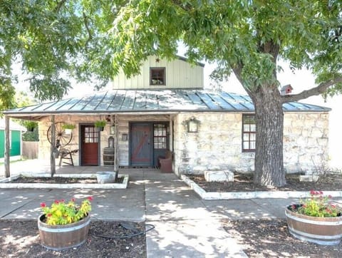 Historic 1840s Pioneer Haus