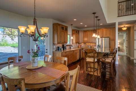 Kitchen and Dining area (1)