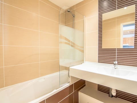 Bathroom, Property, Tile, Room, Interior Design, Architecture, Floor, Wall, Building, Tap