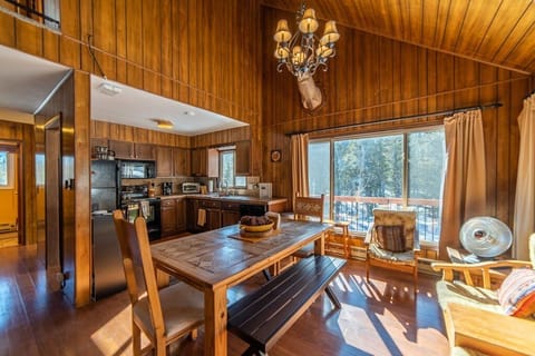 The opening dining area has a large table with seating for 6-8.