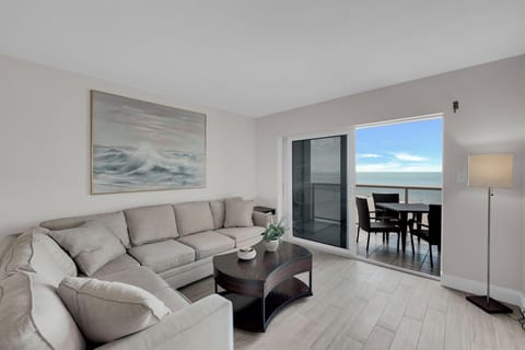Comfortable modern livingroom with view of the gulf 