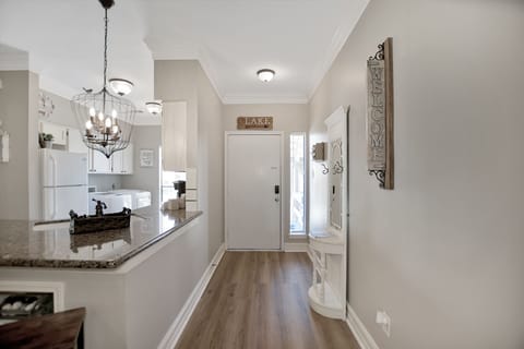 Upscale Escape on Lake Conroe in April Sound! “On Lake Time” 3-2 on First Floor! Apartment in Lake Conroe