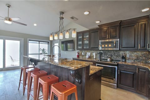 Kitchen. Fully stocked with basic cookware.