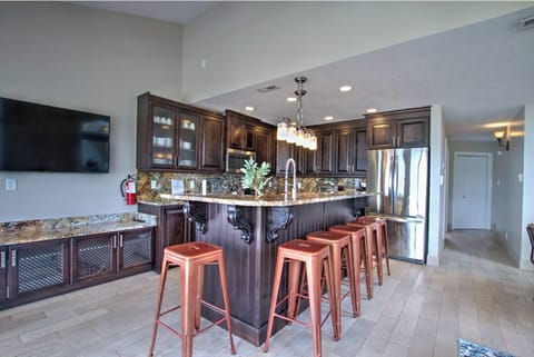 Kitchen. Fully stocked with basic cookware.