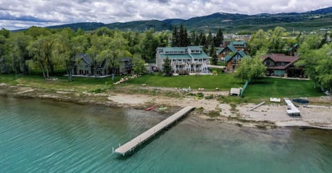 Spinnaker Point #1... Unbeatable Location on the lake!