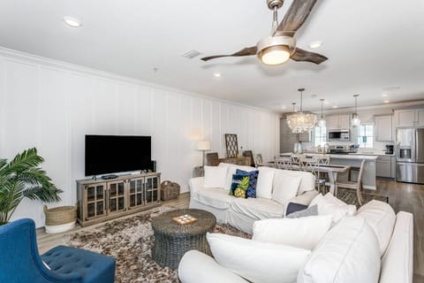 Beautifully decorated with a coastal vibe throughout!