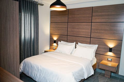 Egyptian cotton sheets, premium bedding, memory foam beds, minibar