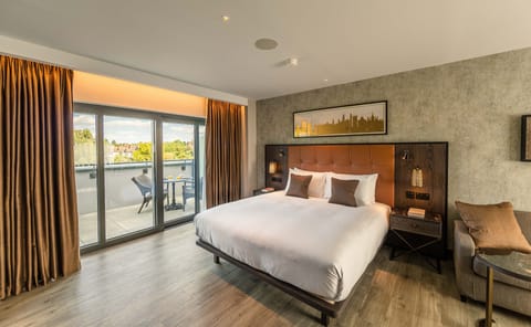 3 bedrooms, individually decorated, iron/ironing board, free WiFi