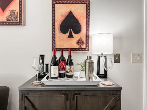 With your very own dry bar and the golf course a stone's throw away!