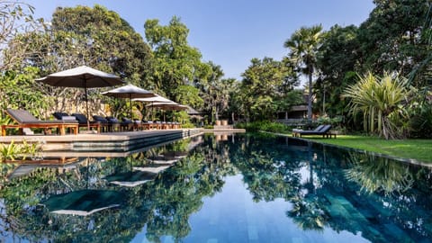 Outdoor pool, pool umbrellas, sun loungers