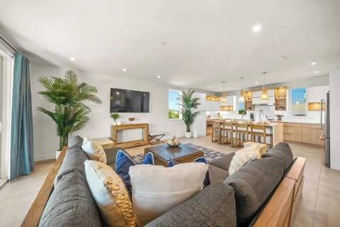 2nd Living Level - Great Room - Open Floor Plan - HD TV - Kitchen