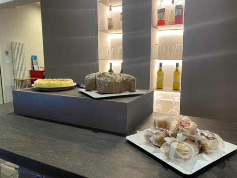 Daily continental breakfast (EUR 8 per person)