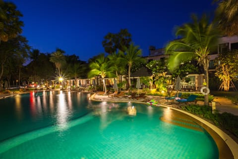 Outdoor pool, sun loungers