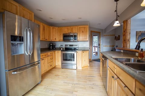 Fully Stocked kitchen 