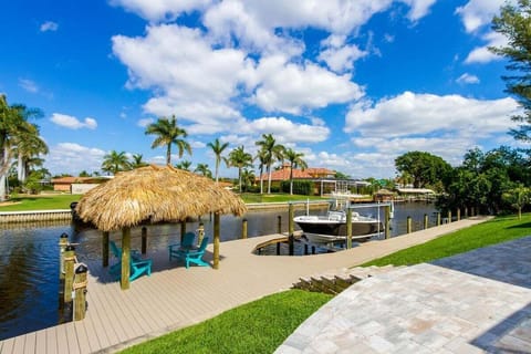 Tiki Hut with Captains Walk
