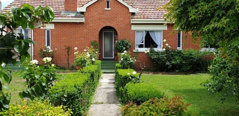 Footpath from street parking to the door