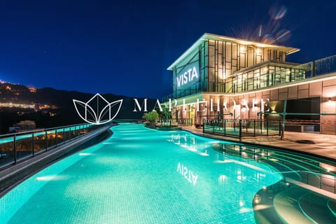 Infinity pool