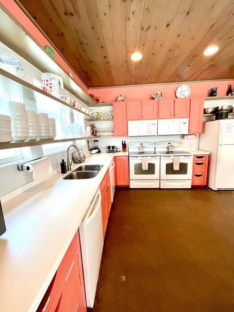 Spacious kitchen with double ovens and ample counter space for group meals.