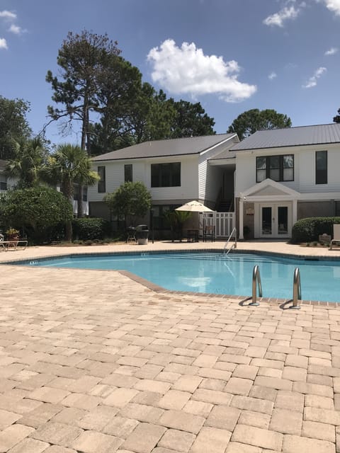 Top left corner is the condo. Only one flight of steps to the pool.