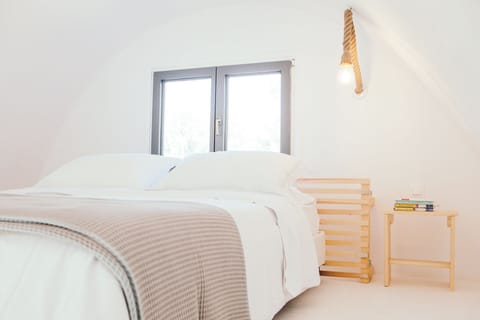 Deluxe Sea View Room | Premium bedding, pillowtop beds, blackout drapes, iron/ironing board