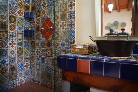 Superior Quadruple Room, 1 Bedroom, Non Smoking | Bathroom | Shower, rainfall showerhead, towels