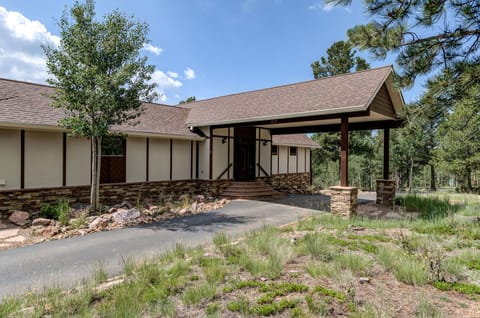 The Peak View Lodge