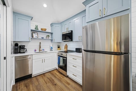 Sandy's modern kitchen with a coastal vibe