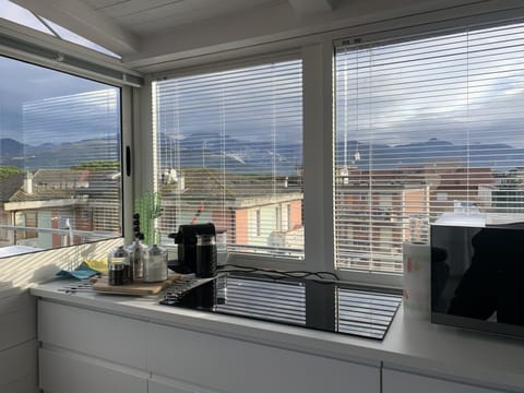 Private kitchen | Fridge, microwave, oven, stovetop