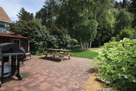 LARGE BACKYARD PATIO