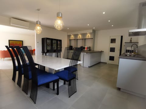 Microwave, highchair