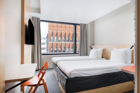 Room, 1 King Bed | Premium bedding, desk, laptop workspace, blackout drapes